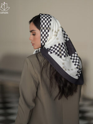 روسری سفید مشکی