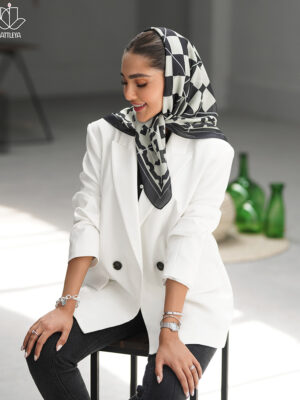 روسری طرح چهارخانه مشکی سفید