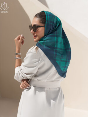 روسری سبز متفاوت