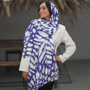 شال آبی سفید