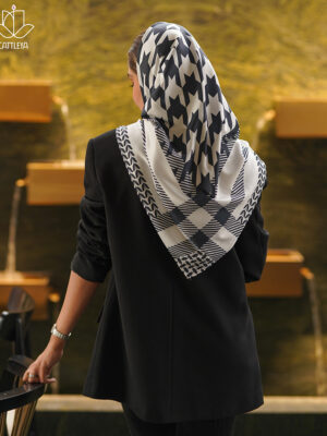 مدیوم اسکارف سفیدومشکی