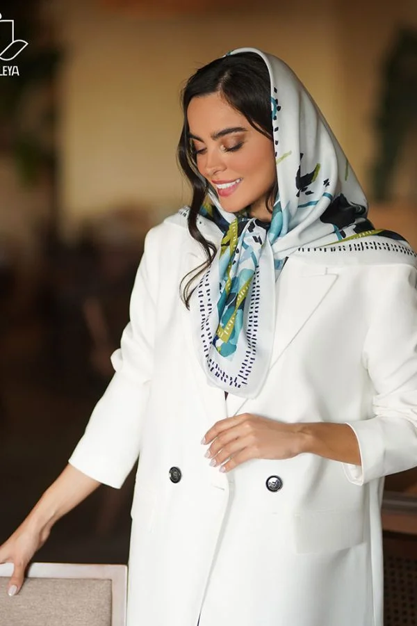 مدیوم زمینه سفید