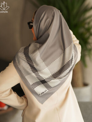 مدیوم اسکارف نیمه حاشیه