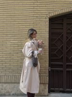 ترنچ کت اُور بلند استخوانی - Image 9