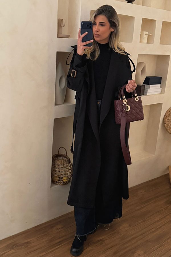 ترنچ کت اُور بلند مشکی