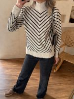 پلیور V-line کرم مشکی - Image 2