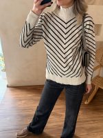 پلیور V-line کرم مشکی - Image 3